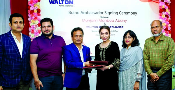Mrs Bangladesh winner Munjarin Mahbub Abony and Waltonâ€™s top officials pose at the agreement signing ceremony after she has been appointed the brand ambassador of Walton home appliances.