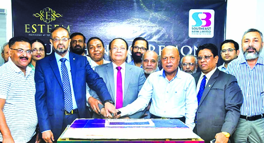 M Kamal Hossain, Managing Director of Southeast Bank Limited, inaugurating its priority banking service "ESTEEM" for high net-worth customers at Chattogram on Wednesday. Anwar Uddin, DMD of the bank along with customers, renowned businessmen, industrial