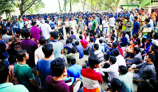 Amid presence of huge police, the agitating students of Jahangirnagar University (JU) staging a sit-in-programme in front of the residence of Vice-Chancellor Professor Farzana Islam for the second day on Wednesday protesting the shut down of the universit