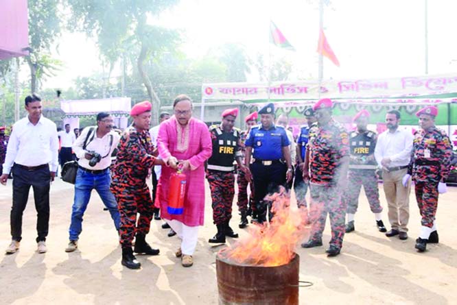 RAJSHAHI: AHM Khairuzzaman Liton, Mayor, Rajshahi City Corporation inaugurating the Fire Service and Civil Defense (FSCD) Week as Chief Guest on Wednesday.