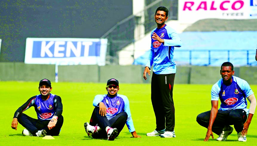 Bangladeshi Mahmudullah (second from right) attends a practice session ahead of their third T20 international cricket match against India in Nagpur, India on Saturday.