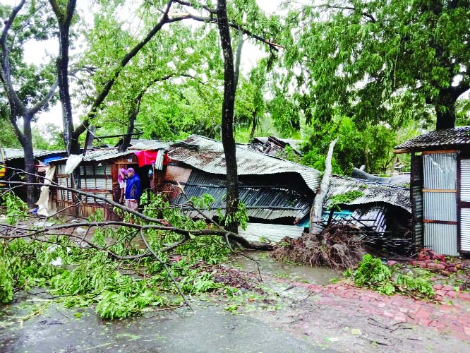 SATKHIRA: Dwelling houses and trees were damaged by cyclone Bulbul at Shamnagar Upazila in Satkhira on Sunday.