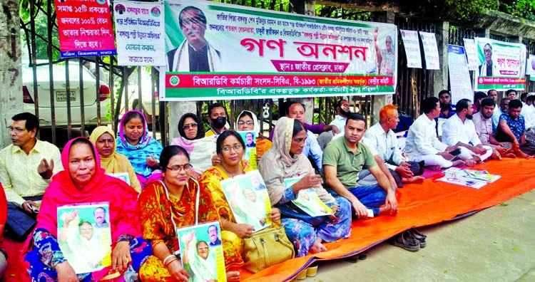 Bangladesh Palli Unnayan Board Karmachari Sangsad observed mass hunger strike in front of the Jatiya Press Club on Tuesday to realize its various demands including regularization of the services to 8,000 employees who are working in 15 projects for long.