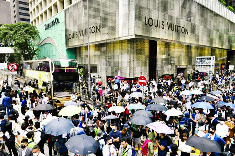 The scenes in Hong Kong's Central district were a vivid illustration of how moderate people are continuing to back the pro-democracy movement. Internet photo