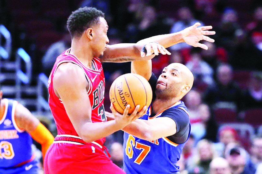 New York Knicks' Taj Gibson (67) pressures Chicago Bulls' Wendell Carter Jr. during the first half of an NBA basketball game in Chicago on Tuesday.