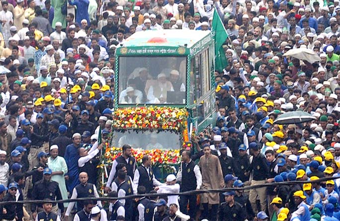 On the occasion of Eid-e-Miladunnabi (SA), a procession (religious) was brought out by Anjuman-e-Rahmania Ahmadiyya Sunnia Trust led by Allama Syed Muhammad Taher Shah (MAJA) on Sunday.