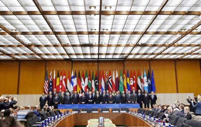 Senior officials of more than 30 countries pose before talks in Washington on fighting the Islamic State group.