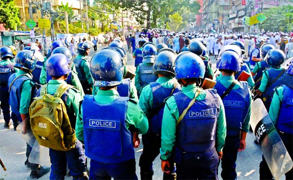 Hefazat-e-Islam Bangladesh, Dhaka Mahanagar brought out a rally in the city on Friday protesting verdict of Indian Supreme Court for constructing temple at the place of Babri Mosque. Police intercepted the rally at Bijoynagar.