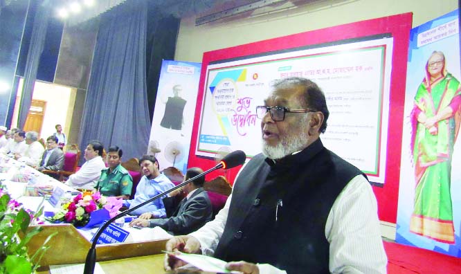 GAZIPUR: Liberation War Affairs Minister AKM Mozammel Huq speaking at the reception accorded to the best tax payers at Banga Taj Auditorium in Gazipur city as Chief Guest on Wednesday.