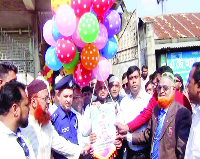 JAMALPUR: State Minister for Information Dr Murad Hasan MP inaugurating Income Tax Fair as Chief Guest in Jamalpur on Saturday.
