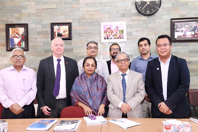 Ray Zinsli, Director of the Aga Khan Academy meets Dhaka University Vice-Chancellor Prof Dr Md. Akhtaruzzaman on Tuesday at the latter's office of the university. (DU PR Office)