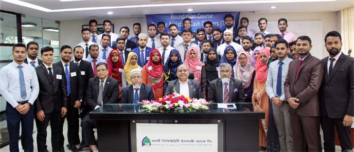 Syed Waseque Md Ali, Managing Director of First Security Islami Bank Limited, poses for a photograph with the participants of the 31st Foundation Course of Trainee Assistant Cash Officers at the bank's Training Institute in the city on Saturday. Senior o