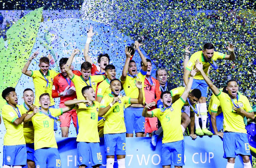 Brazilian players celebrate after their team's 2-1 victory over Mexico at the end of FIFA U-17 World Cup Brazil 2019 final soccer match at Arena Bezerrao in Brasilia, Brazil on Sunday.