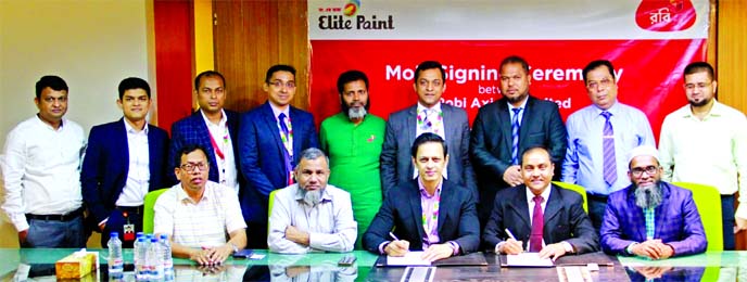 Mohammad Morad Hossain, Senior General Manager (HR, Admin & Compliance) of Elite Paint & Chemical Industries Limited and Mohammad Morad Hossain and Md. Adil Hossain Noble, Chief Enterprise Business Officer of Robi, signing a corporate agreement at Elite P