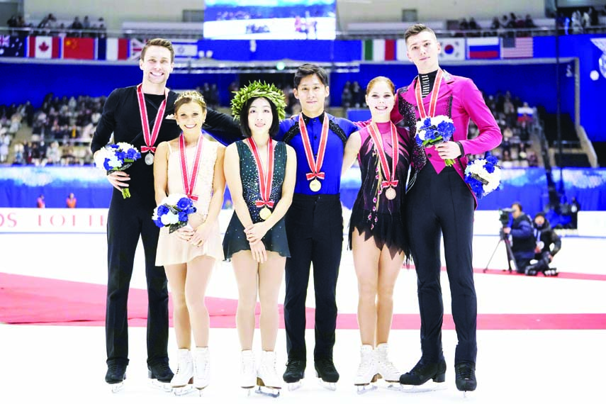 Silver medallists Kirsten Moore-Towers and Michael Marinaro of Canada (left) gold medallists Sui Wenjing and Han Cong of China (center) and bronze medallists Alisa Efimova and Alexander Korovin of Russia pose with their medals at a victory ceremony after