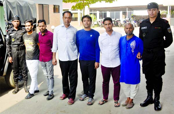 RAB-11 arrested a six-member human trafficking gang from Fakirerpool in Dhaka and Rupganj of Narayanganj on Sunday.