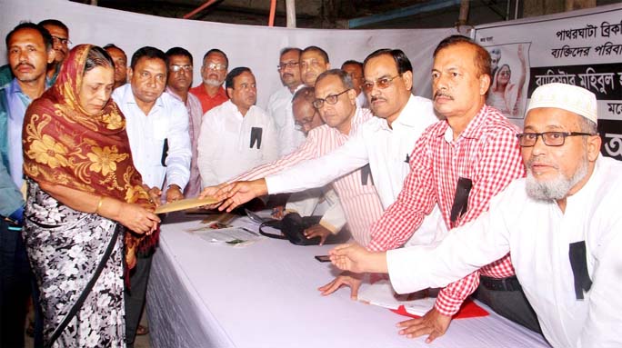 Victims of gas line exploration receiving cash at a function at the Port City donated by Deputy Minister for Education Barrister Mohibul Hassan Chowdhury Nowfel MP recently.