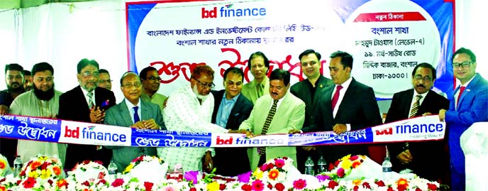Md. Abul Quasem, former Deputy Governor of Bangladesh Bank and Director of Bangladesh Finance and Investment Company Limited (BD Finance), inaugurating its new Branch at North South Road at Bangshal in the city on Sunday. Manwar Hossain, Chairman, IhtiajY