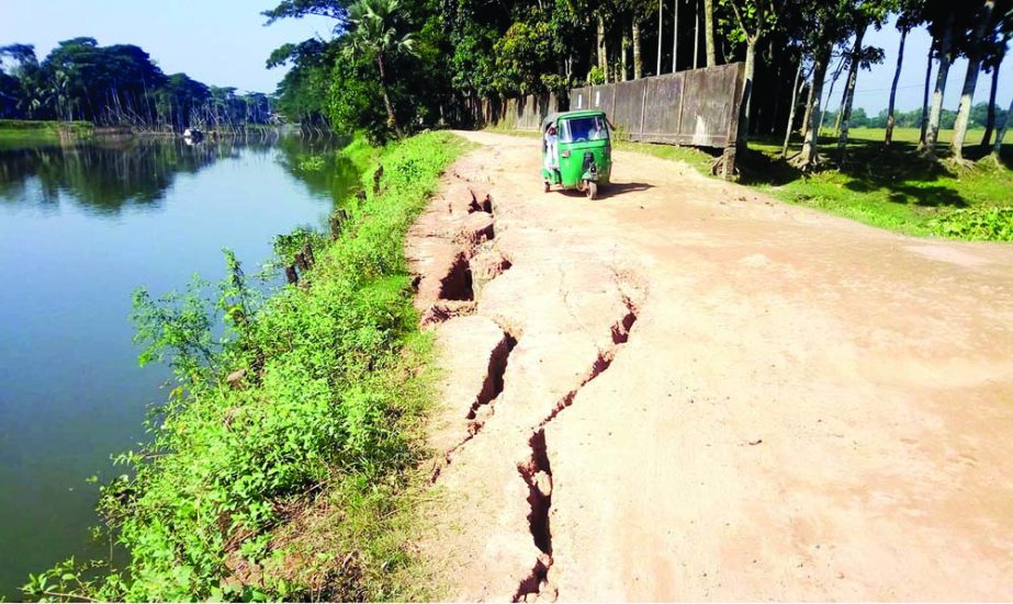 CUMILLA: Gunoboti - Satbaria Road at Chouddagram Upazila needs immediate repair as crack has been found at Sebakhola. This picture was taken on Monday. Banglar Chokh