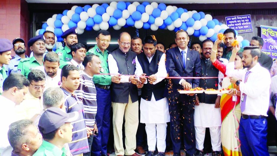 BARISHAL: Rajesh Kumar Raina, Assistant High Commissioner of India inaugurating relocated Indian Visa Application Center (IVAC) of Barishal at Kashipur area on Monday.