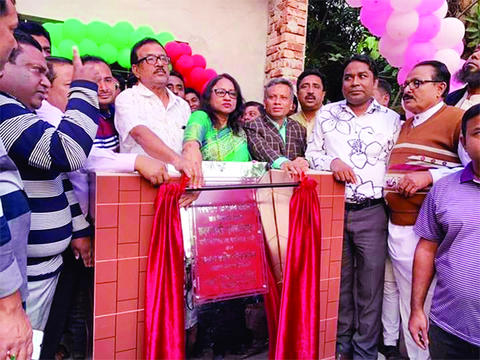 Gafargaon (Mymensingh): Farida Yasmin , General Secretary of Jatiya Press Club and Shaban Mahmud , Secretary General, Bangladesh Federal Union of Journalists inaugurating new building of Gafargaon Press Club on Monday.