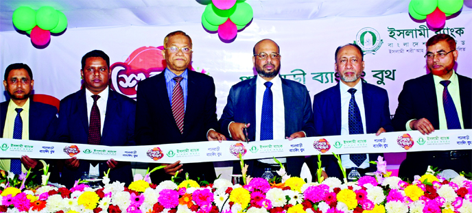 Abu Reza Md. Yeahia, Deputy Managing Director of Islami Bank Bangladesh Limited, inaugurating its banking booth at Palbari in Jashore on Wednesday. Md Mahboob Alam, Head of Agent & Booth Banking Division and Mizanur Rahman, Head of Jashore Zone, among oth