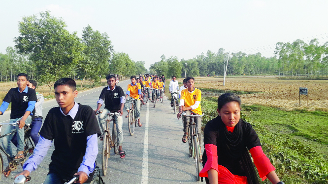 PANCHAGARH: Students brought out a cycle rally at Boda Upazila creating awareness on food waste jointly organised by 'Hunger Free World' and 'Youth Against Hunger' on Friday.
