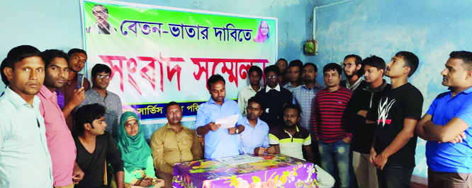 GANGACHARA (Rangpur): Khalemul Islam, President, National Service Oikya Parishad speaking at a press conference demanding wages of beneficiaries of Gangachara National Service yesterday.