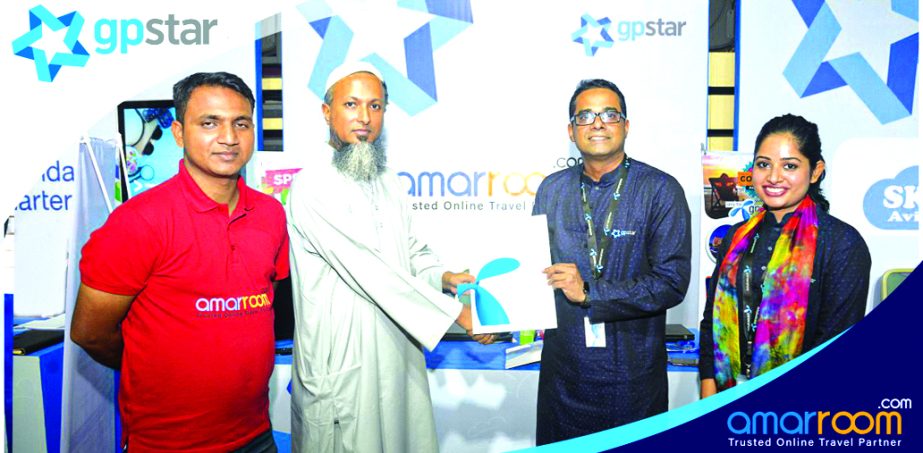 Hasan Ahmed Towhid, Head of Loyalty Management of GP Star and Mohammad Imrul Hasan, Director and CEO of AMARROOM.COM, exchanging documents after signing an agreement for providing exclusive privilege to all GP Star users at a city hotel recently. Aanisha