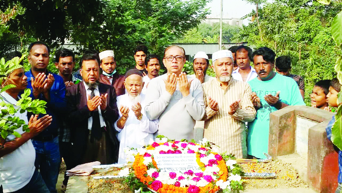 NARAYANGANJ: Rabiul Smriti Sangsad arranged a Doa Mahfil at Masdair grave in Narayanganj for 90's martyred Rabibul marking his 29th death anniversary yesterday.