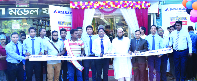 RN Paul, Managing Director of RFL Group, inaugurating the Walkar outlet, footwear brand of RFL Group, at Trank Road in Feni sadar recently. Kamrul Hasan, Chief Operating Officer, Fahim Hossain, Head of Marketing, Mainul Hasasn, Brand Manager and Shahjahan