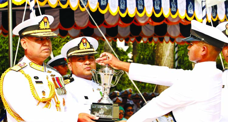 Navy Chief Admiral Aurangzeb Chowdhury distributing 'Noubahini Pradhan Padak', 'Kamkhul Padak' and 'Titumir Padak' to the three new entry sailors who obtained first, second and third position for their outstanding performances at the passing out par