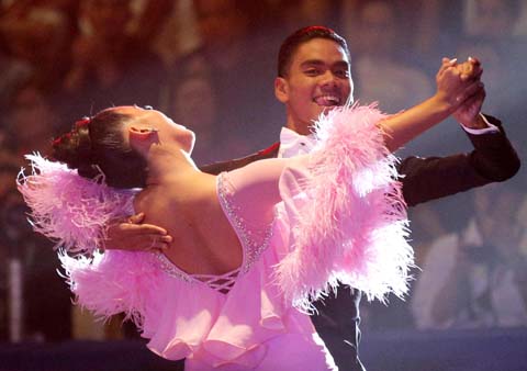 Thailand's Wijitkoon Anucha (right) and Phandech Pasraporn perform during Single Dance Waltz at he 30th South East Asian Games at New Clark City in Tarlac province, Northern Philippines on Sunday.