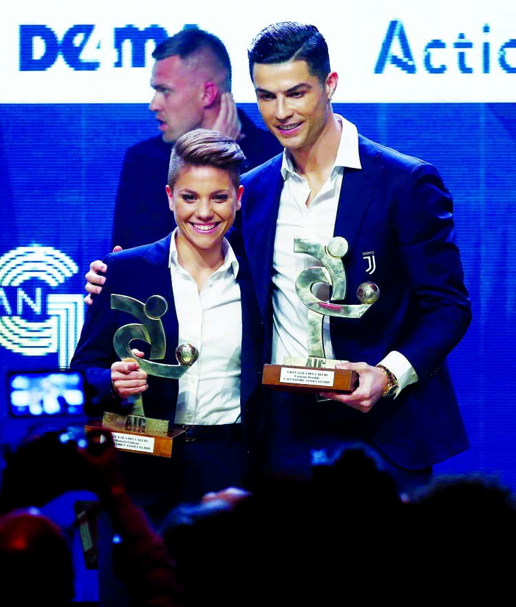 Juventus' Cristiano Ronaldo (right) and Manuela Giugliano pose with the trophy for best Italian Serie A player, during the Gran Gala' soccer awards ceremony in Milan, Italy on Monday.