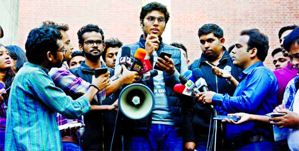 Students of Bangladesh University of Engineering and Technology (BUET) at a press conference on Wednesday, announcing their decision to call off the months-long movement.