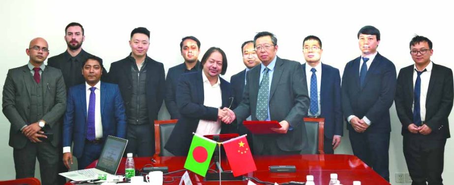 Ron Haque Sikder, Managing Director of PowerPac Holdings Limited and Zhang Hongming, Vice President of 'China Energy Company Limited, exchanging an agreement signing document for the partial development of the Central Business District (CBD) located at S