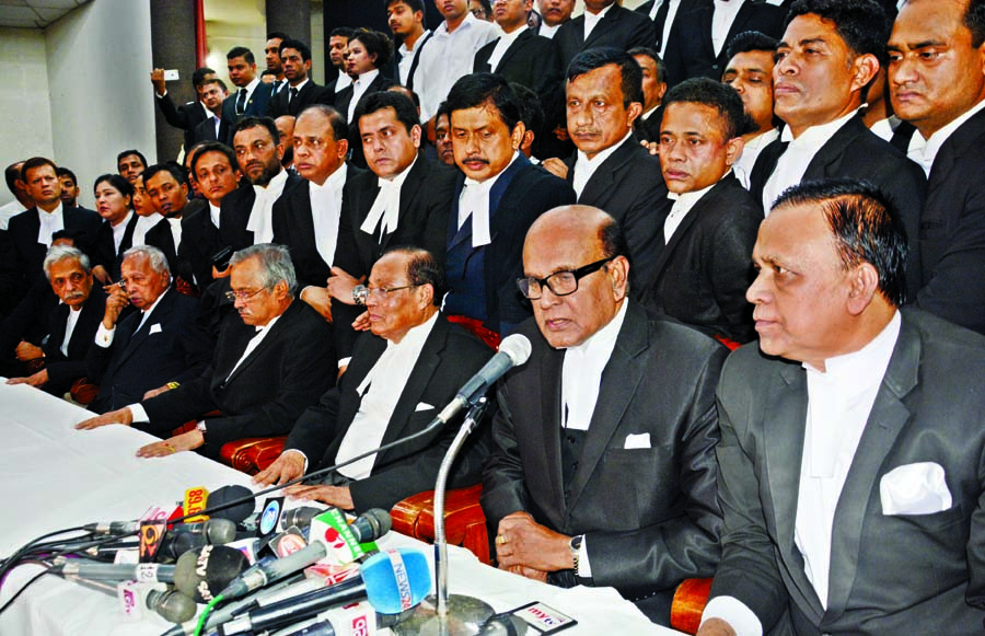 Advocate Khandaker Mahbub Hossain, convener of Jatiyatabadi Ainjibi Forum, speaking at a press conference in Supreme Court Auditorium on Thursday.