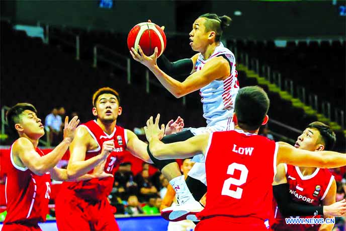 Thanh Sang Dinh (center) of Vietnam competes during the men's basketball preliminary match between Vietnam and Singapore at the Southeast Asian Games in Pasay City, the Philippines on Thursday.