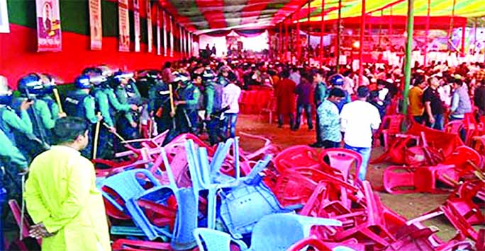 Two factions of ruling Awami League locked in a factional clash and threw plastic chairs at each other before the inauguration of the triennial council of Chattogram north district chapter of the party at Laldighi Maidan on Saturday.