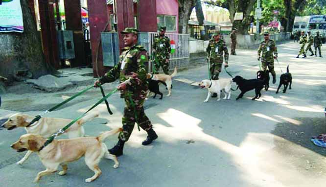 BENAPOLE: Members of Bangladesh Army carrying 10 trained dogs given by Indian Army through Benapole Check Post on Saturday noon.