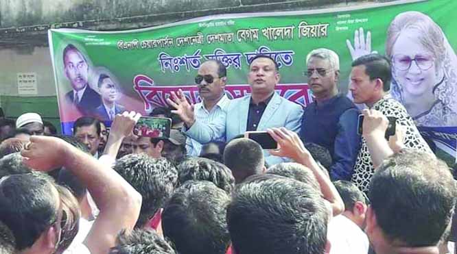 KISHOREGANJ: Shariful Alam, President ,BNP Kishoreganj District Unit addressing a procession demanding immediate release of BNP Chairperson Begum Khaleda Zia at Rathkhola Maidan recently.