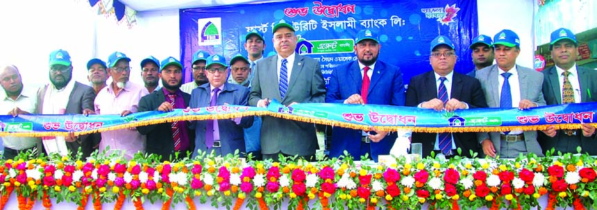 Syed Waseque Md Ali, Managing Director of First Security Islami Bank Limited, Inaugurating its Agent Banking outlet at Munshi Bazar of Kamolgonj in Moulvibazar on Monday. Md. Mustafa Khair, DMD, Kazi Motaher Hossain, Sylhet Zonal Head, Ali Nahid Khan, Hea