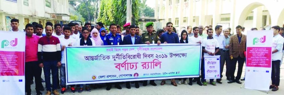 GOPALGANJ : District Administration, Gopalganj and British Council jointly brought out a rally on the occasion of International Anti-Corruption Day on Monday.