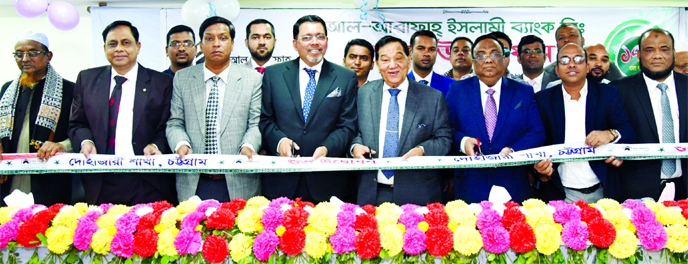 Khalilur Rahman, Chairman of KDS Group and President of Chittagang Metropolitan Chamber of Commerce & Industries, inaugurating the 179th branch of Al-Arafah Islami Bank Limited at Dohazari in Chattogram on Wednesday as chief guest. Abdus Salam, Vice Chair