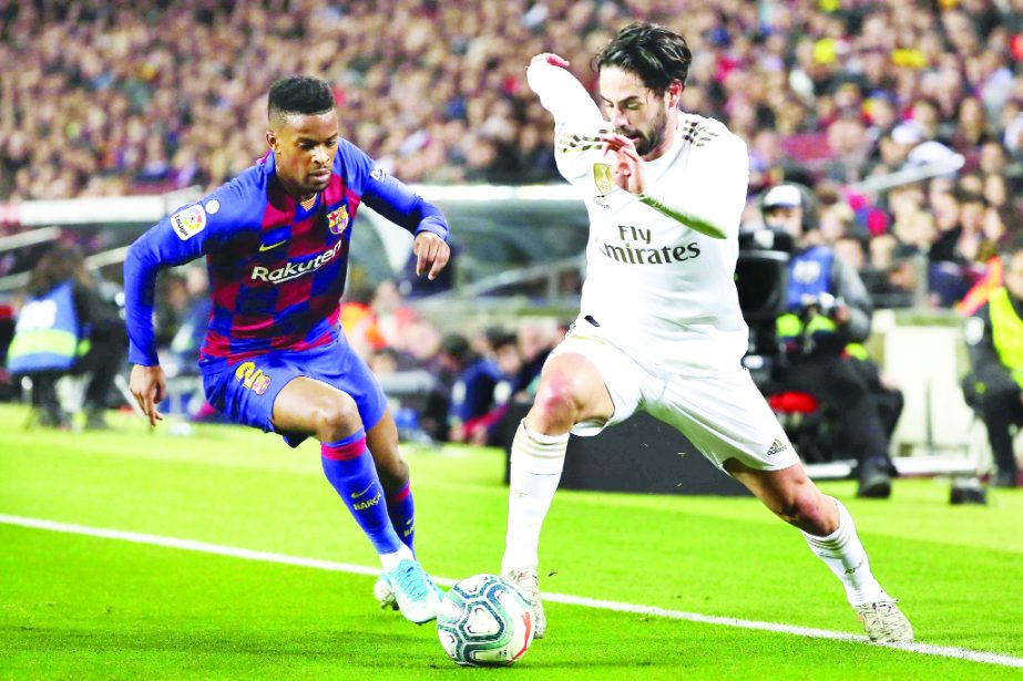 Barcelona's Nelson Semedo (left) vies for the ball with Real Madrid's Isco Alarcon during a Spanish La Liga soccer match between Barcelona and Real Madrid at Camp Nou stadium in Barcelona, Spain on Wednesday. Thousands of Catalan separatists are plannin