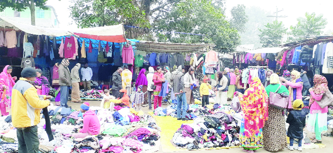 FULBARI (Kurigram): People rushed for buying warm clothes at footpath shops at Fulbari in Kurigram amid persisting cold weather.