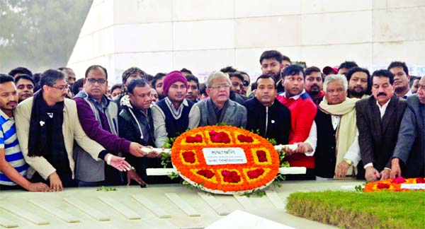 BNP Secretary General Mirza Fakhrul Islam Alamgir along with the members of newly formed Jatiyatabadi Chhatra Dal committee placing wreaths on the mazar of former President Ziaur Rahman in the city on Wednesday.