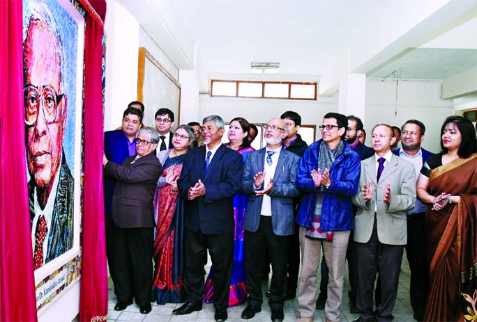 Vice-Chancellor of Dhaka University Prof Dr Md. Akhtaruzzaman inaugurating the mural of Founder Director of Nutrition and Food Science Institute of the university Prof Kamal Uddin Ahmed on Wednesday marking its golden jubilee.