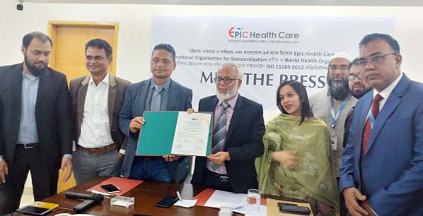 Chairman of Epic Health Care Engineer SM Lokman Kabir showing certificate at a press conference at the Conference Centre of Epic Health Centre yesterday.