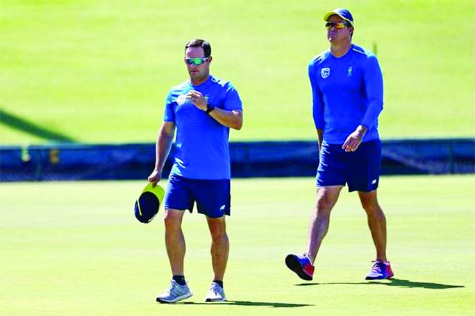 South Africa cricket team head coach Mark Boucher (left) with Paul Harris during a practice session in Centurion on Tuesday.